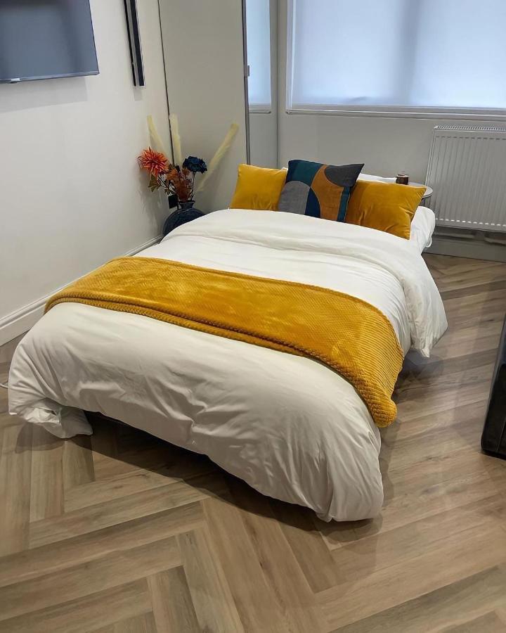 Luxury Studio- Mk Central- 5 Mins Drive To Train Station-Direct Trains To London, Birmingham Milton Keynes Esterno foto